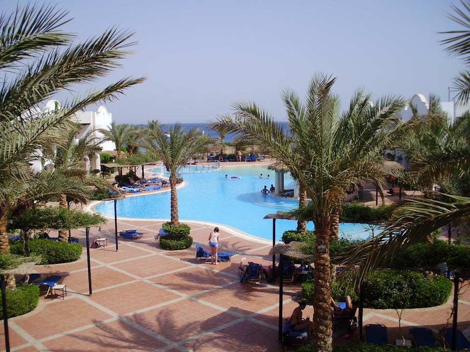 Ausblick auf die Poolanlage JAZ Dahabeya