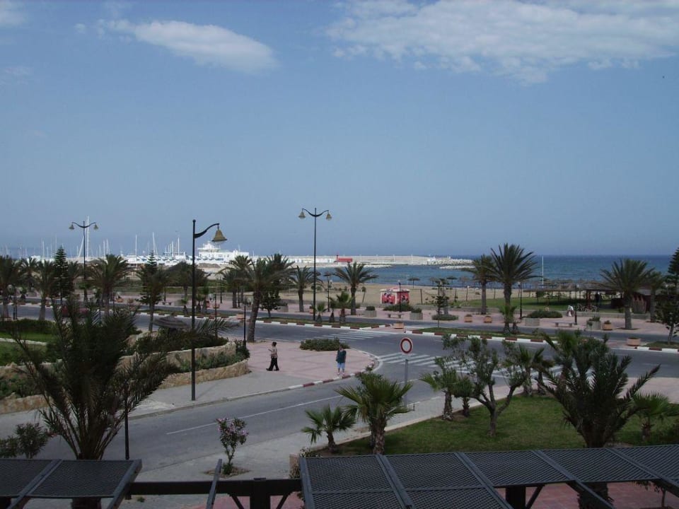 Straße / Strand vor dem Hotel Medina Solaria & Thalasso