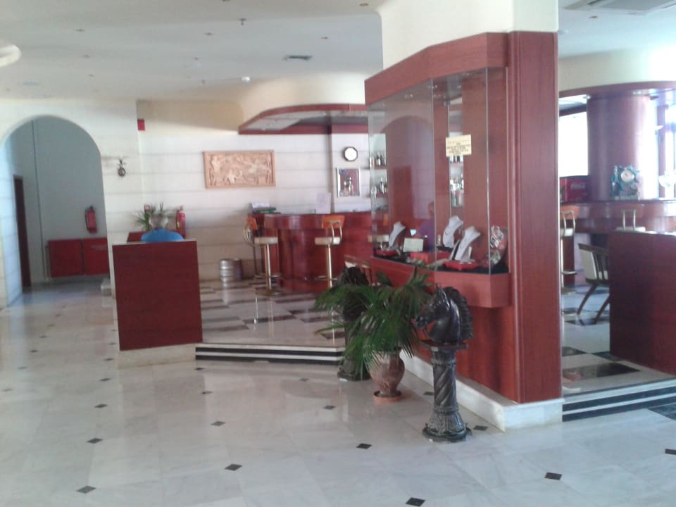 Blick zur Hotelbar Vantaris Luxury Beach Resort