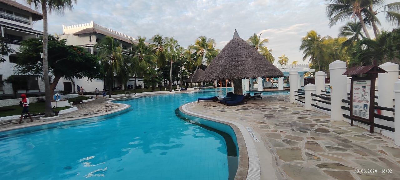 Pool Hotel Southern Palms Beach Resort