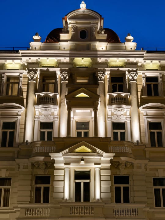 Facade  Hotel Kempinski Cathedral Square