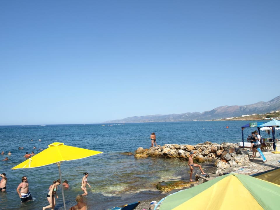 Widok z tarasu na morze Eri Beach & Village