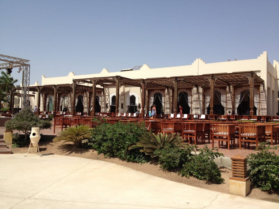 Veranda vor dm Essenssaal Stella Beach Resort & Spa Makadi Bay