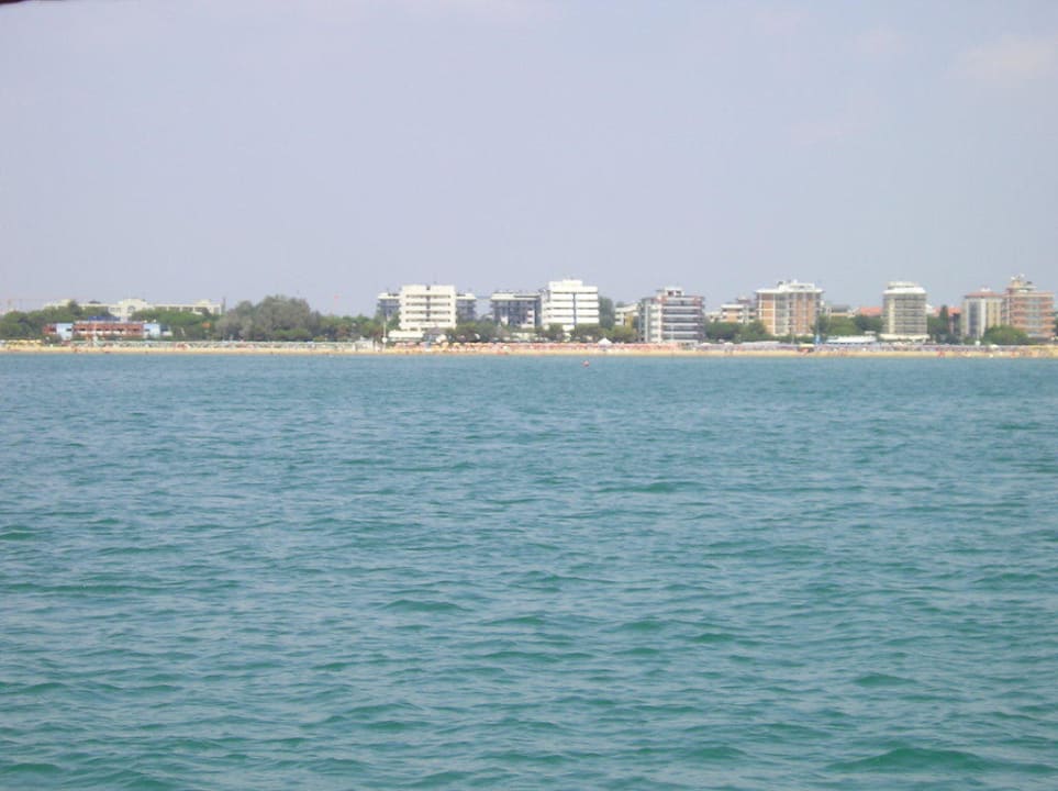 vom Meer in Richtung Hotel Aparthotel Holiday