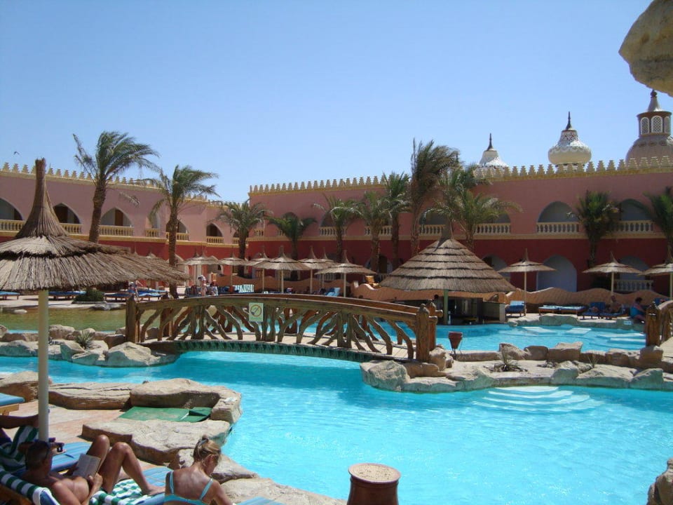 Einer von vielen Pools Pickalbatros Alf Leila Wa Leila Resort - Neverland Hurghada