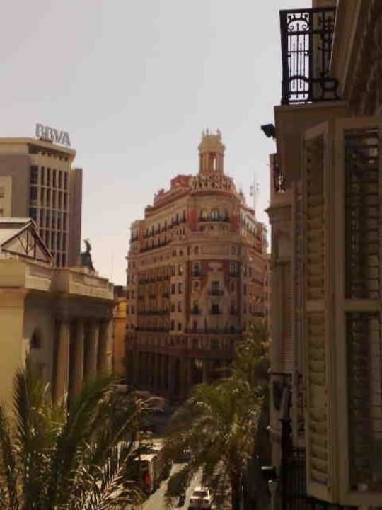 Blick aus dem Zimmer in die Strasse One Shot Palacio Reina Victoria 04