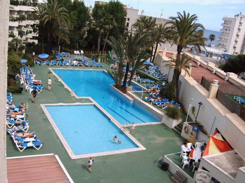 Blick auf den Pool Globales Cala Bona
