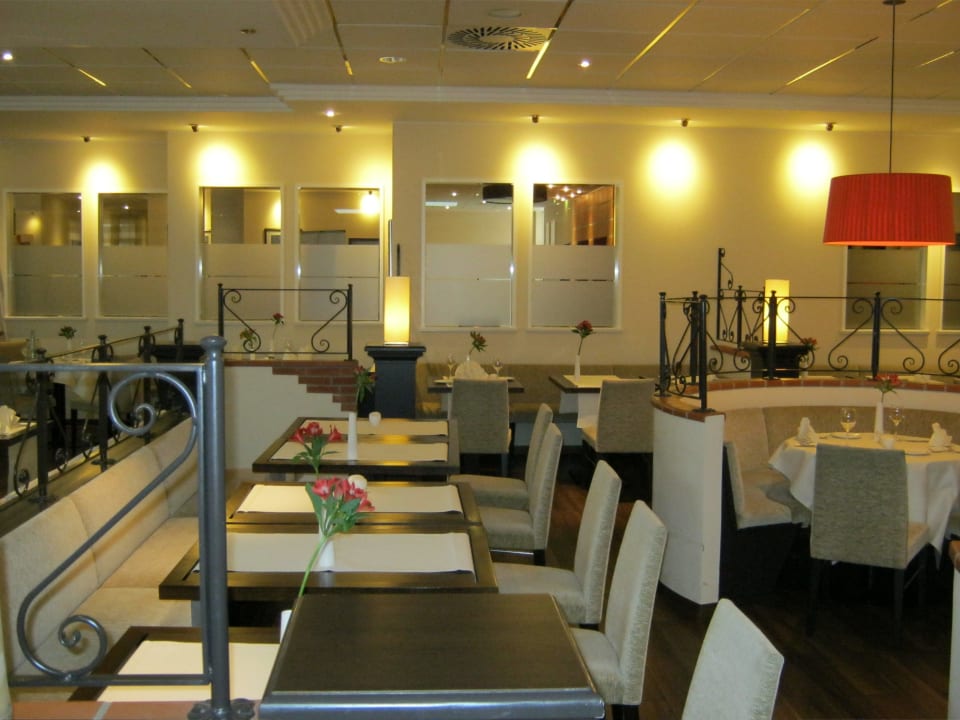 Essraum Courtyard by Marriott Schwerin