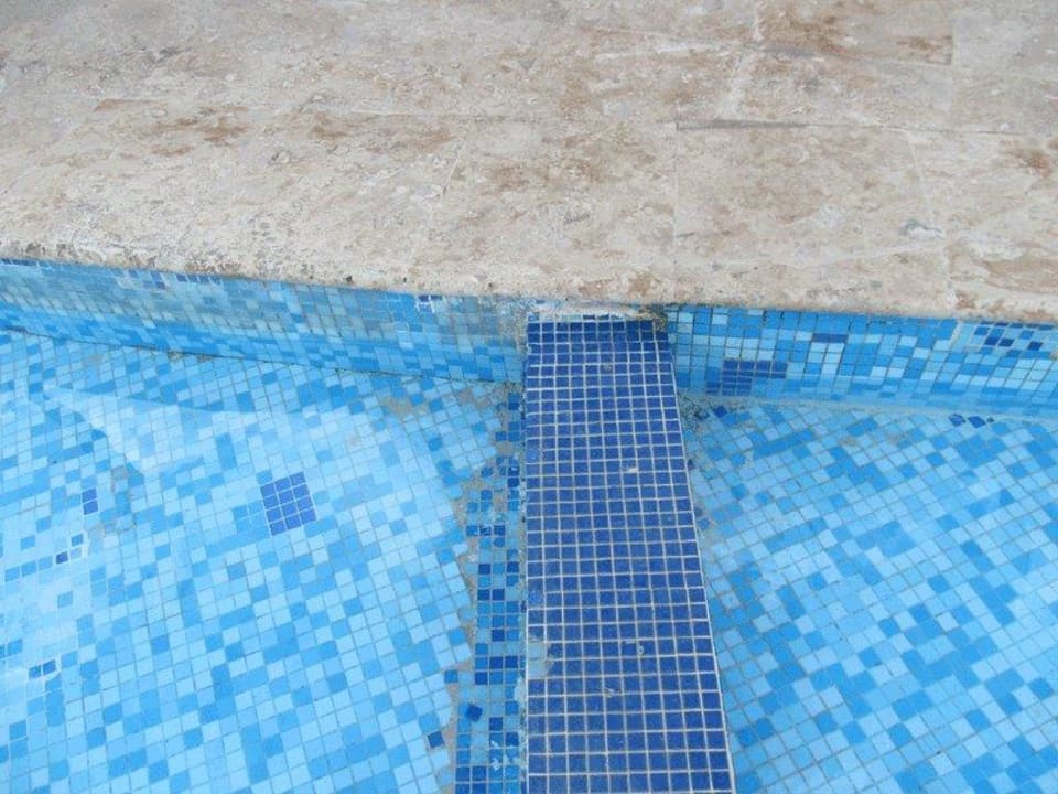 Fliesen sind überall kaputt Iberostar Selection Hacienda Dominicus