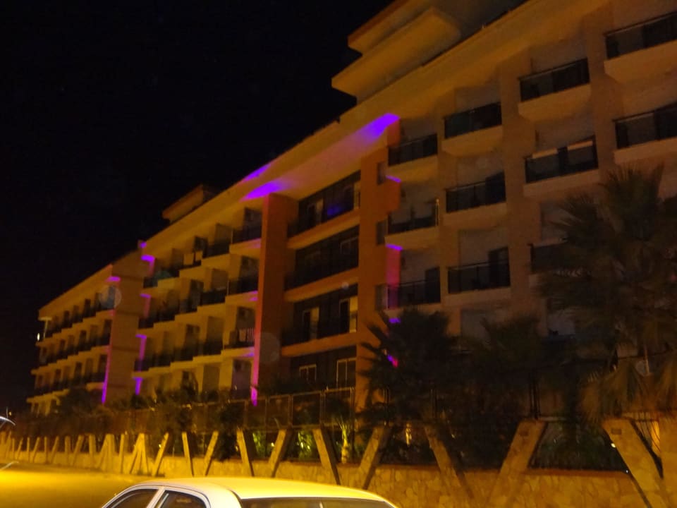 Von der Straße bei Nacht My Home Resort