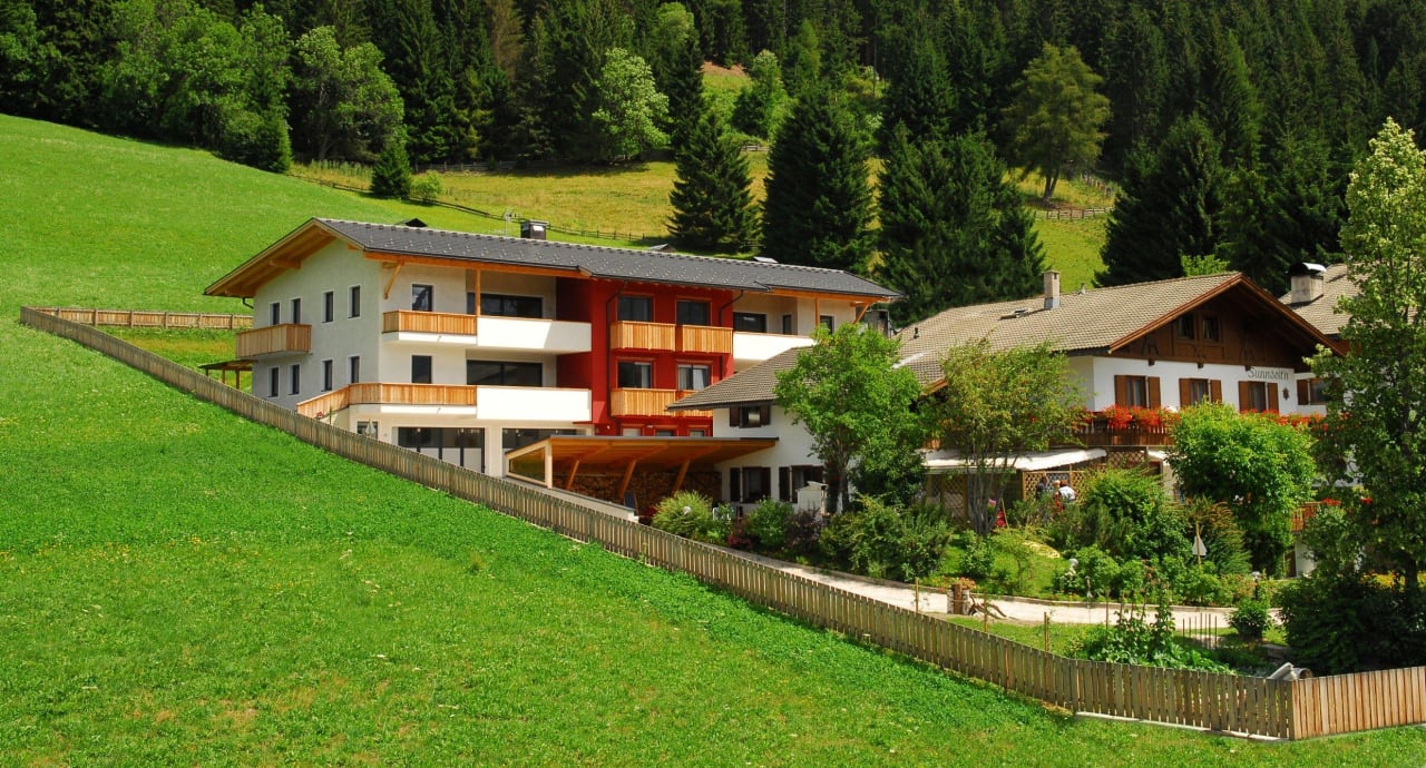 Blick auf beide Häuser Garni Sunnseit'n