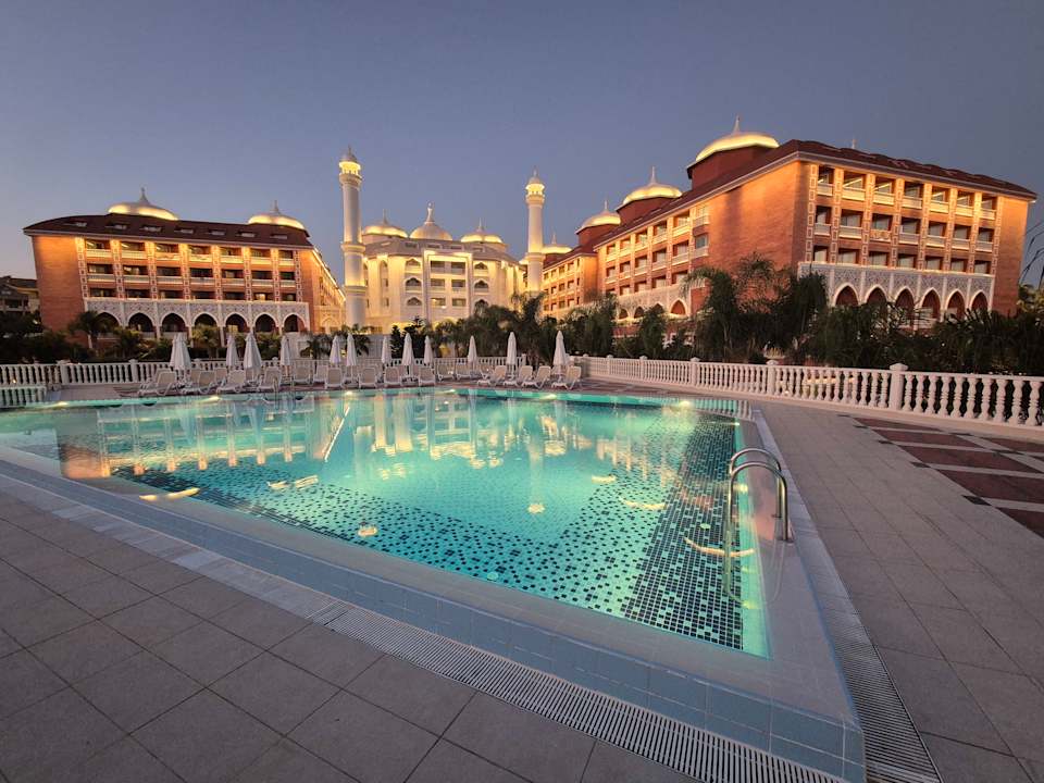 Außenansicht Royal Taj Mahal Hotel