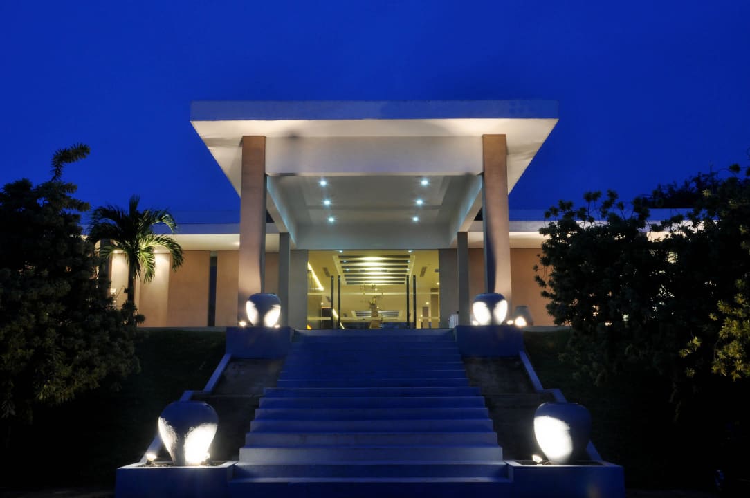 Front  Hotel Pegasus Reef