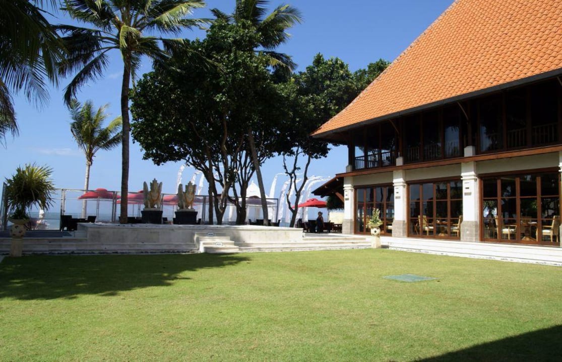 Dinner Rasenplatz Puri Santrian