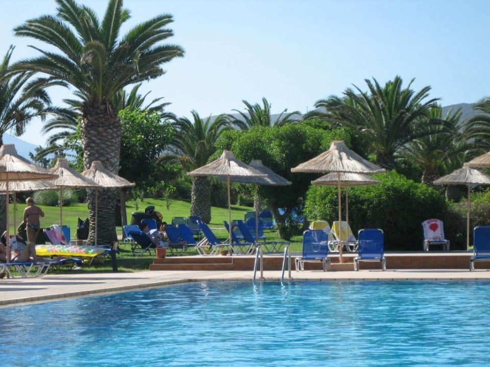 Basen w hotelu Anissa Beach & Village