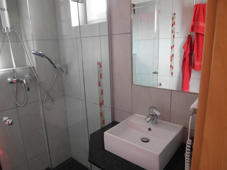 Modernes Bad Die Frühstückspension