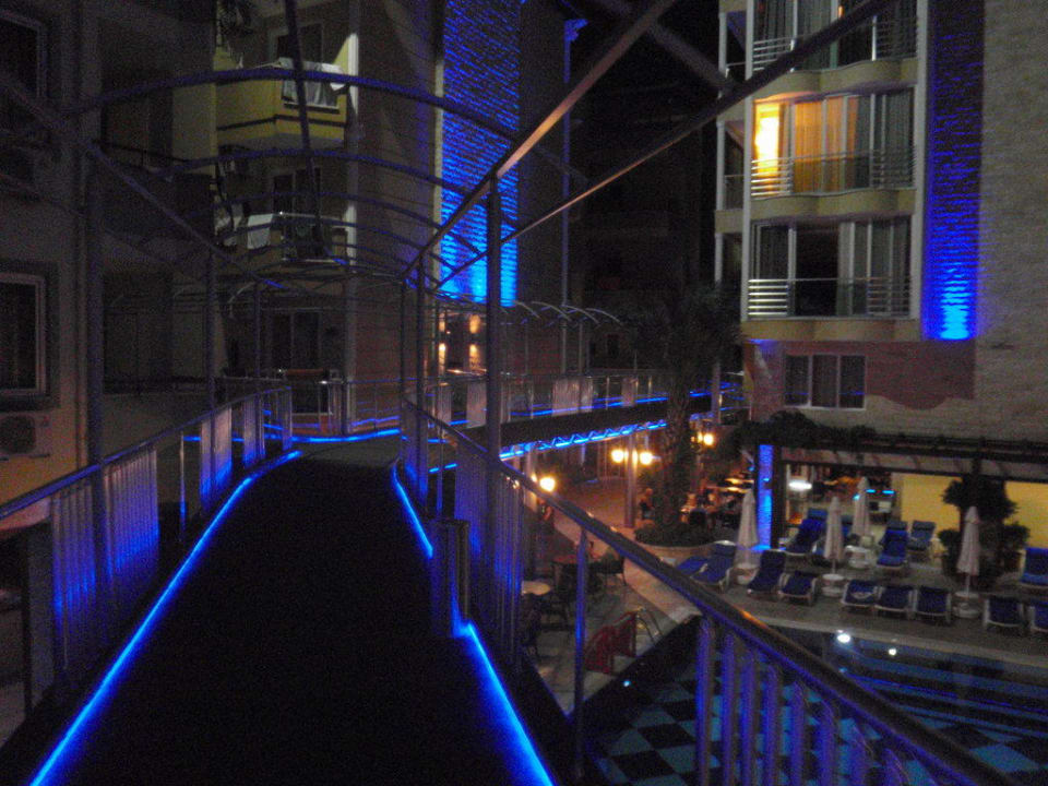 Abends Bluelight Tac Premier Hotel & Spa