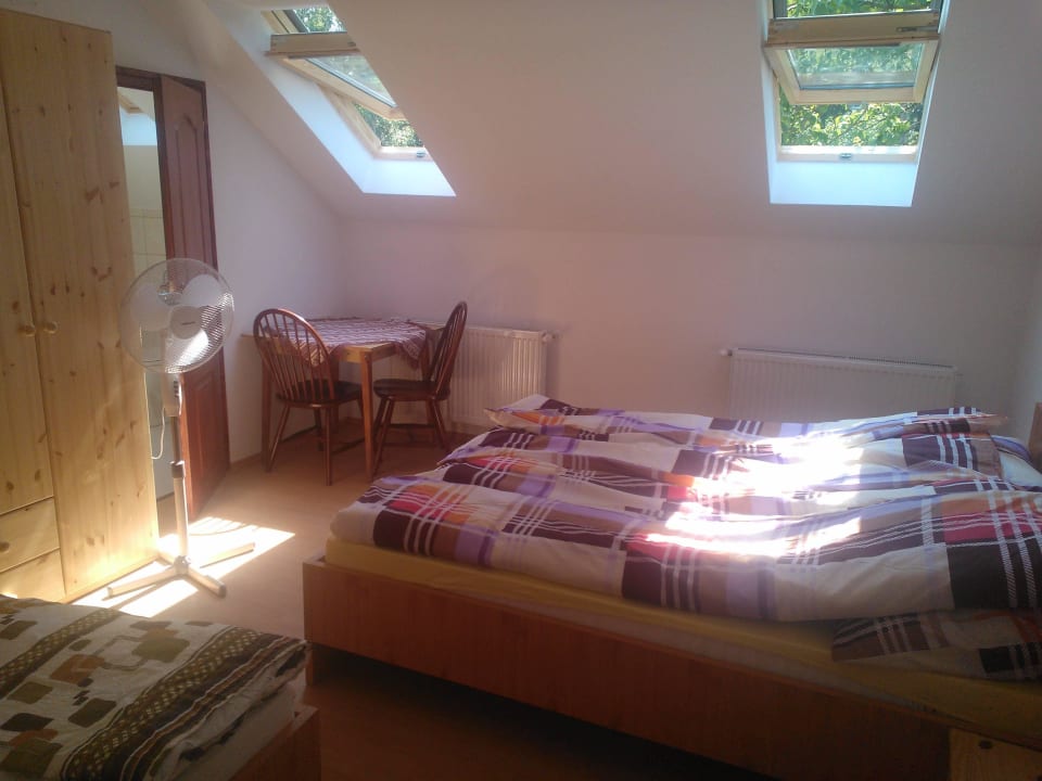 Zimmer Bajai Tanyacsarda