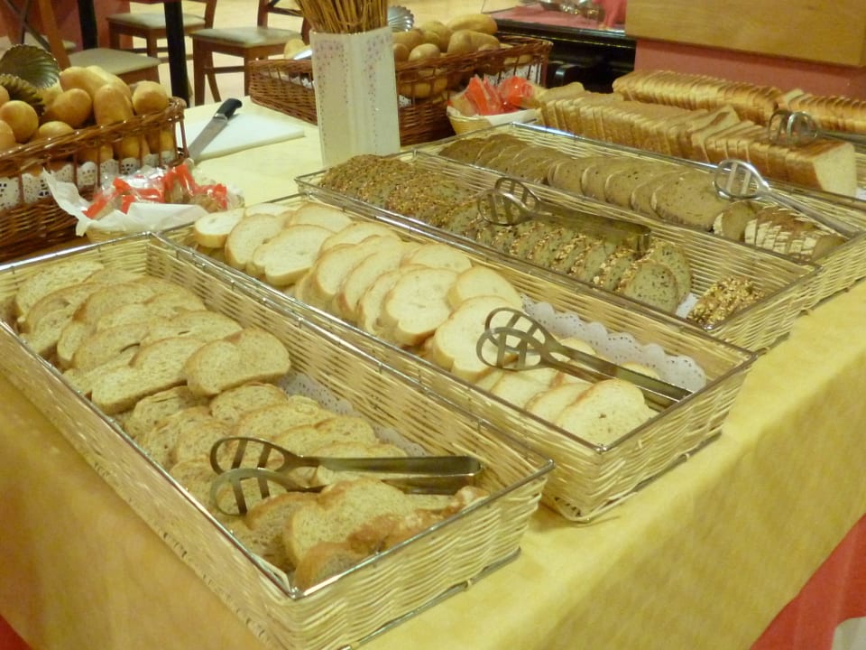 Auswahl an unterschiedlichen Brotsorten Helios Lloret de Mar