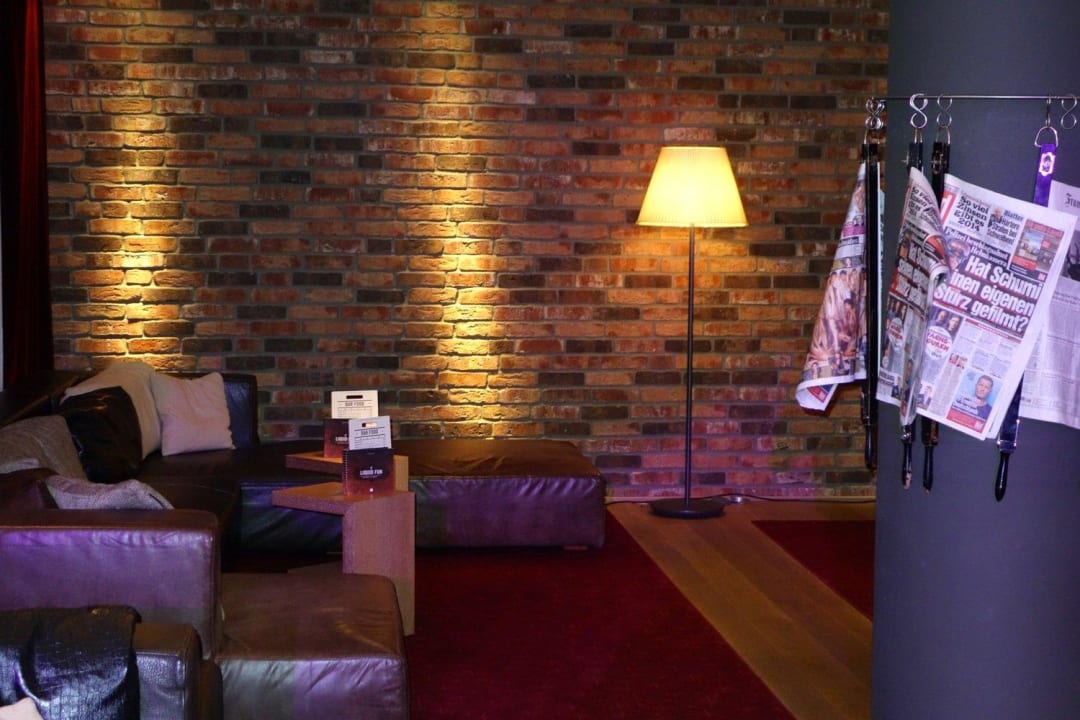 Bar/Lounge im Eingangsbereich pentahotel Leipzig