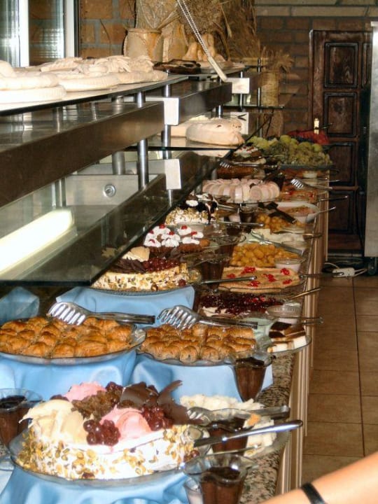 Blick auf das Nachspeisenbüffet Can Garden Beach