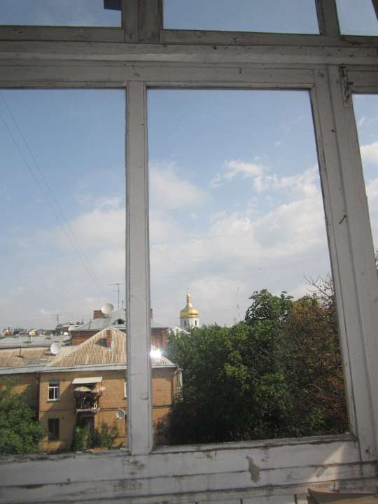 Blick vom geschlossenen Balkon auf die Türme vom Michaelsklo Apartment Best Kiev on Golden Gates