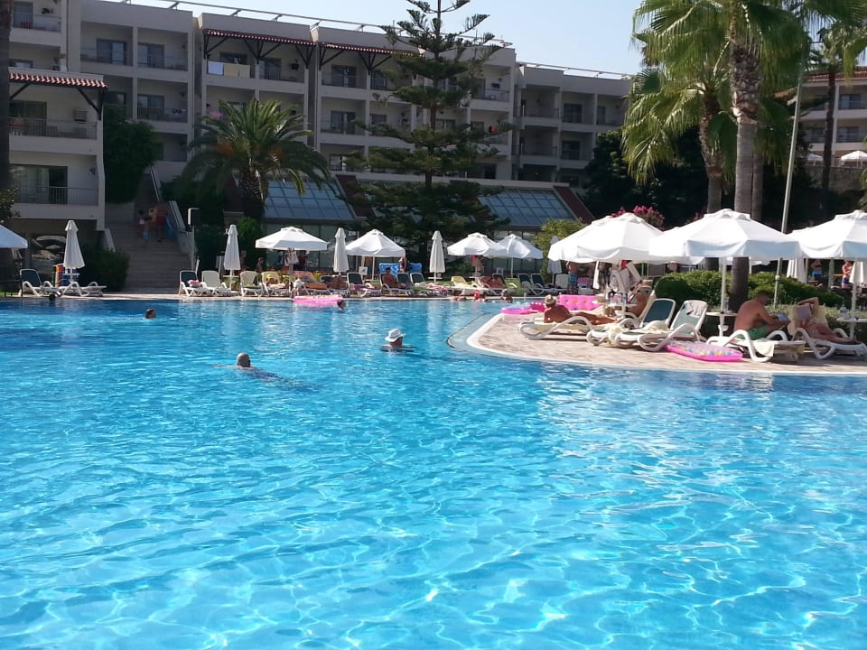 Einer der 3 Pools Barut Hemera