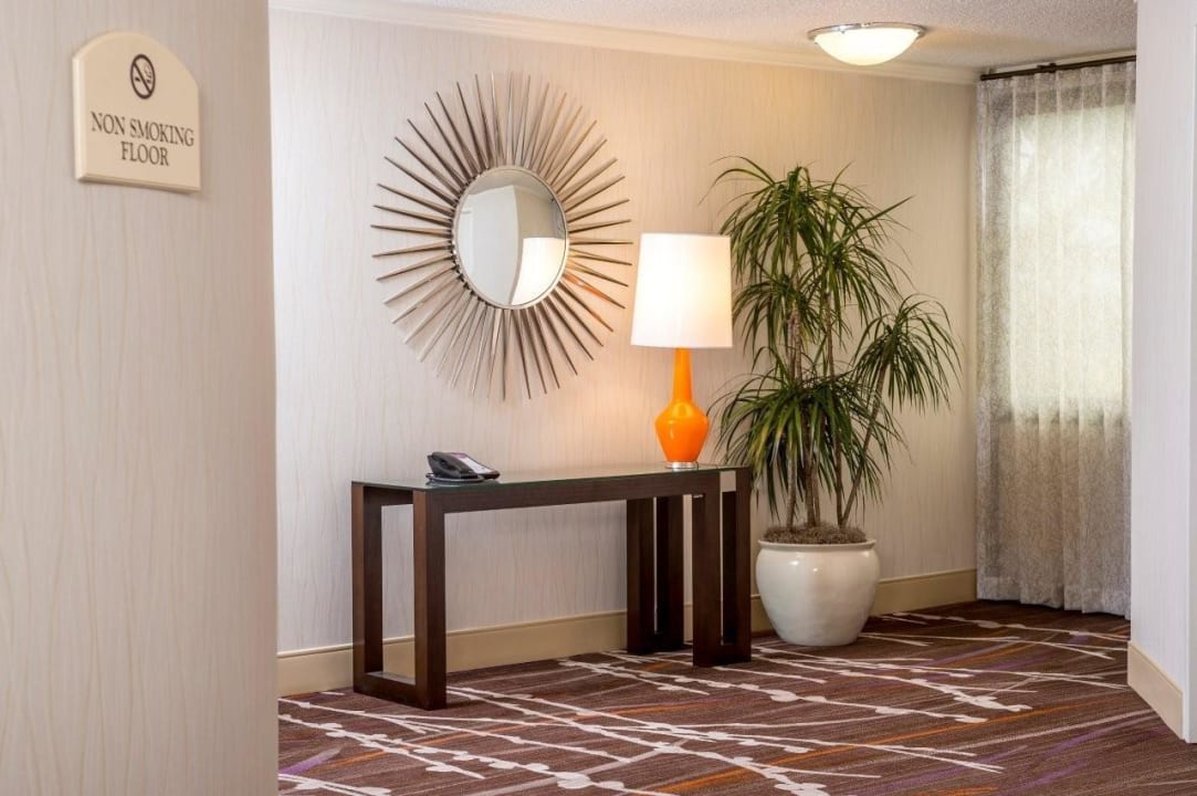 Elevator Crowne Plaza Miami International Airport