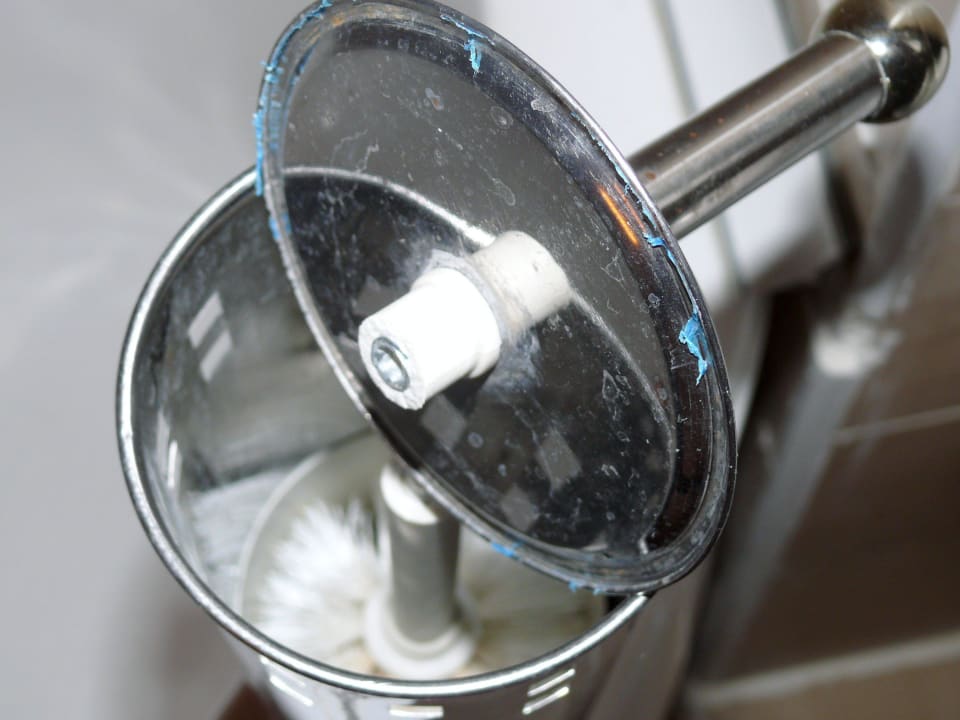 Abgebrochene Klobürste Hotel Beaumonde Garden