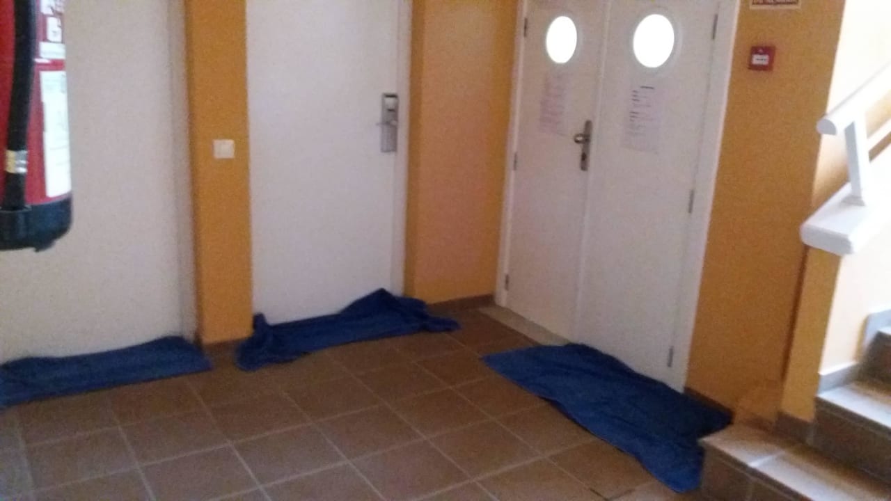 Aufpassen sonn rutscht man aus Apartamentos Horizonte