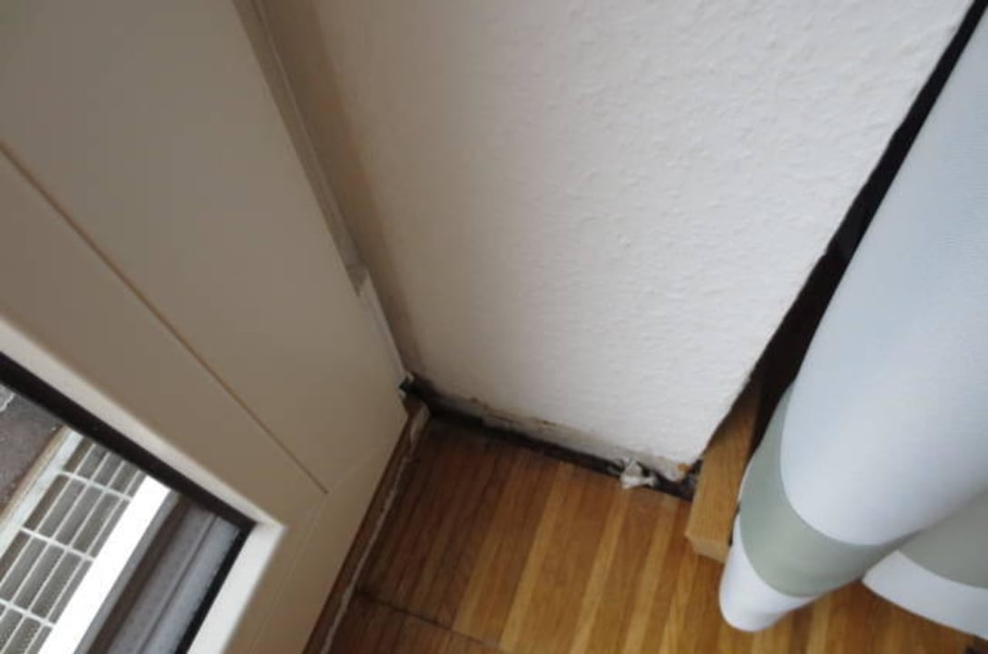 Hier ist die Fußleiste ganz ab Upstalsboom Aparthotel Anna Düne