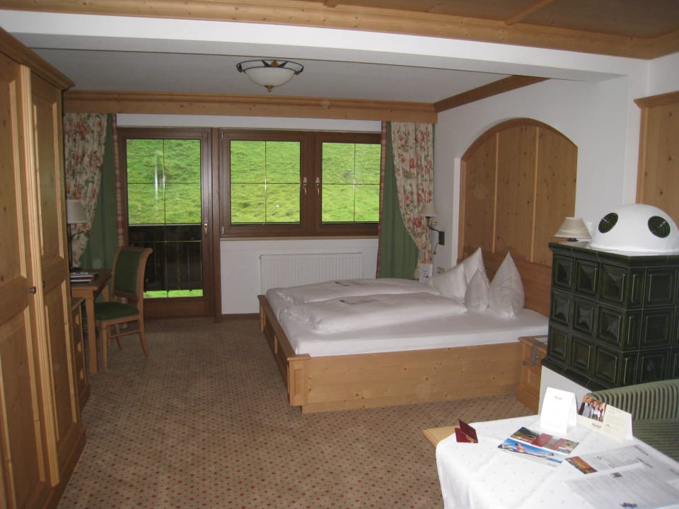 Grosszügiges Zimmer Hotel Alpenhof