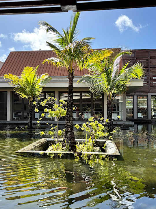Außenansicht Crystals Beach Resort Belle Mare, a member of Radisson Individuals