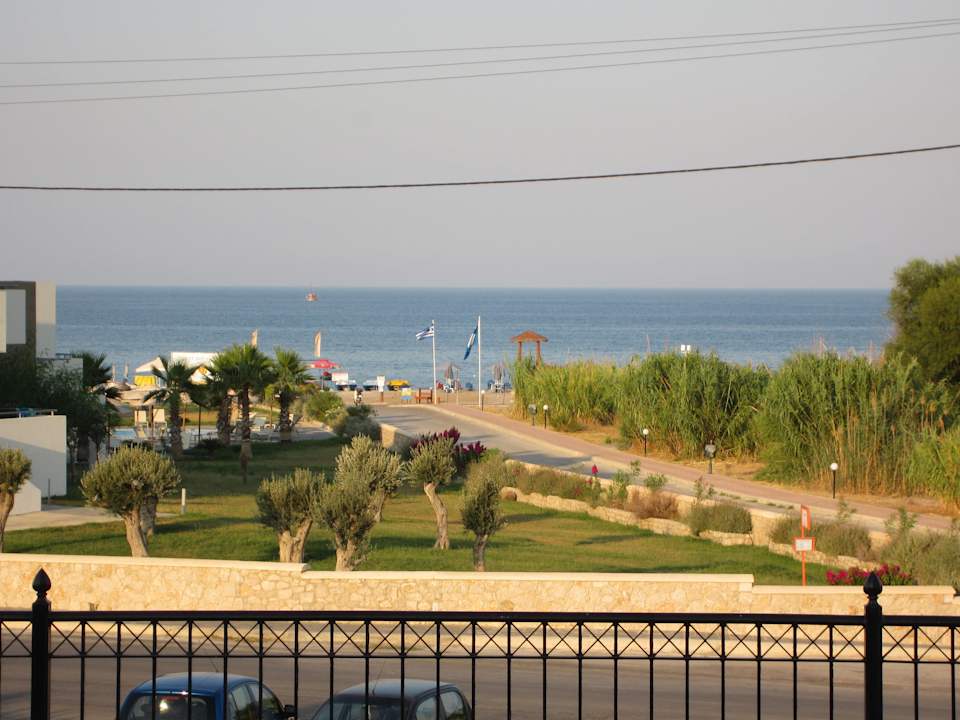 Der Weg zum Strand Atlantica Mikri Poli Rhodes