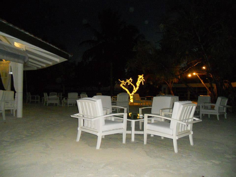 Sitzgelegenheit an der Hotelbar ananea Diamonds Athuruga