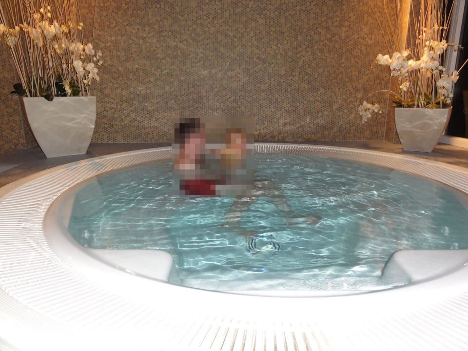 Whirlpool im unteren Haus Familienhotel Lagant