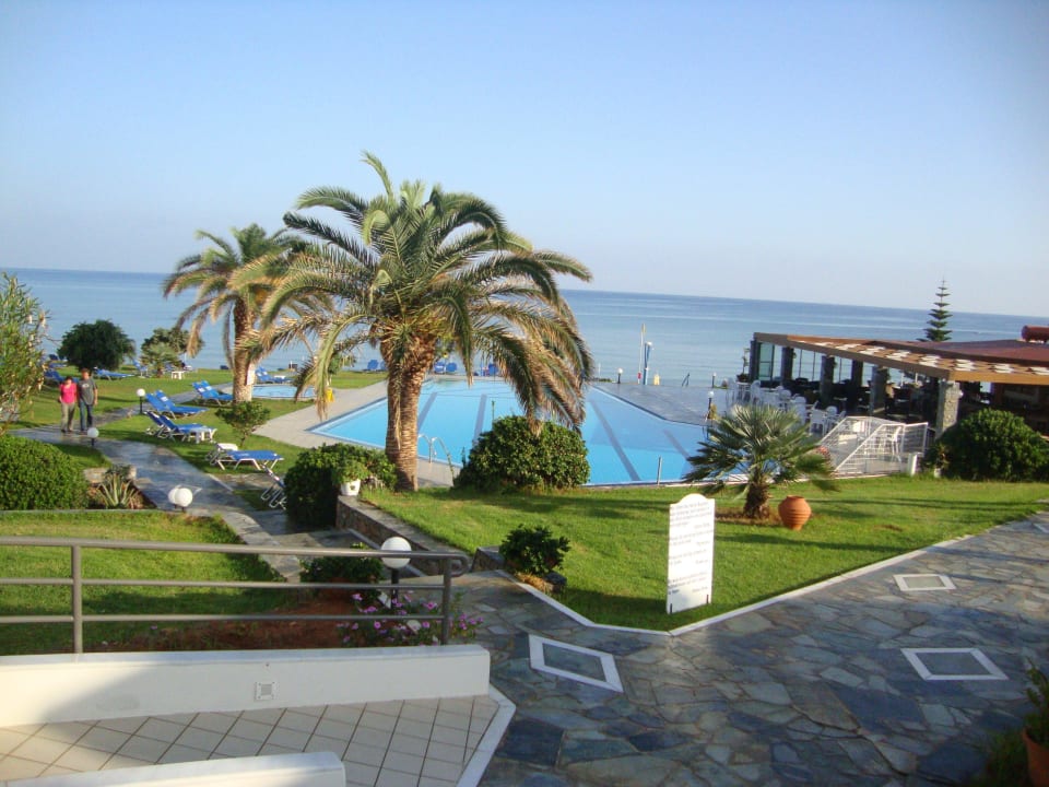 Blick zum Pool Hotel Ariadne Beach