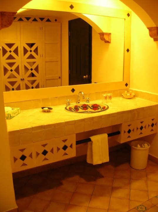 Waschtischanlage vorm Badezimmer mit WC und Dusche Catalonia Playa Maroma