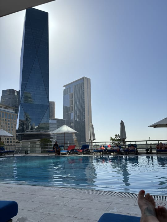 Pool Rose Rayhaan by Rotana