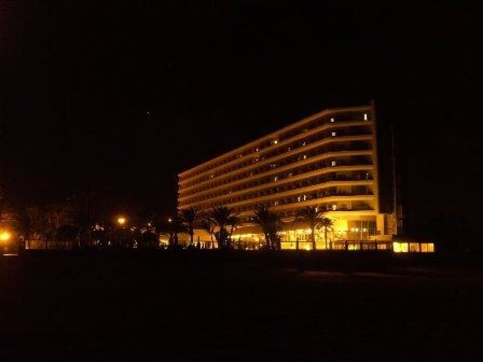 Hotel bei Nacht Hotel Riu Oliva Beach Resort