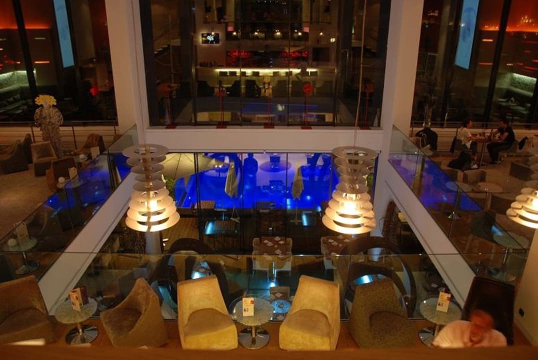 Eingangsbereich mit Blick zum Pool Hotel Novotel Monte Carlo