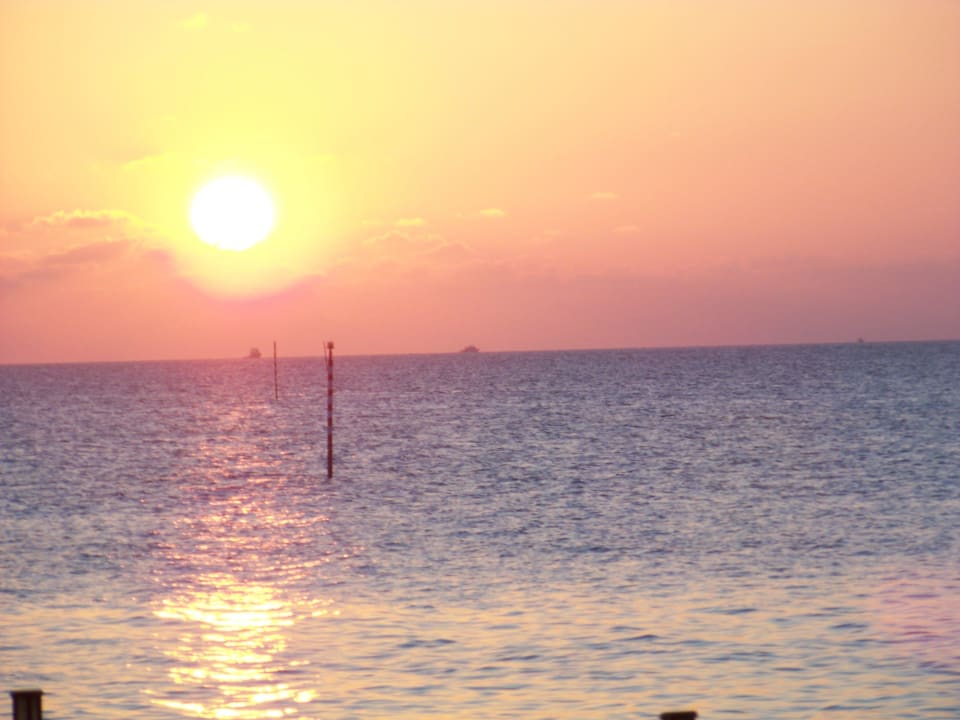 Sonnenuntergang Meeru Maldives Resort Island
