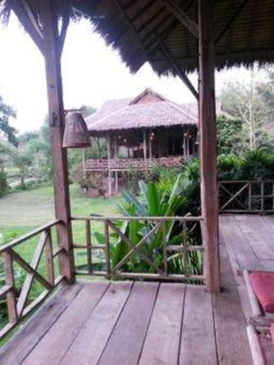 Blick auf ein Haus Hotel Lisu Lodge