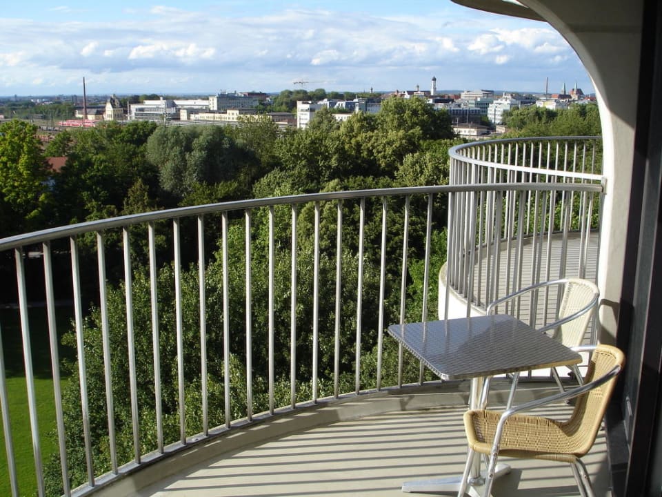 Sitzgruppe auf Balkon Dorint Hotel An der Kongresshalle Augsburg