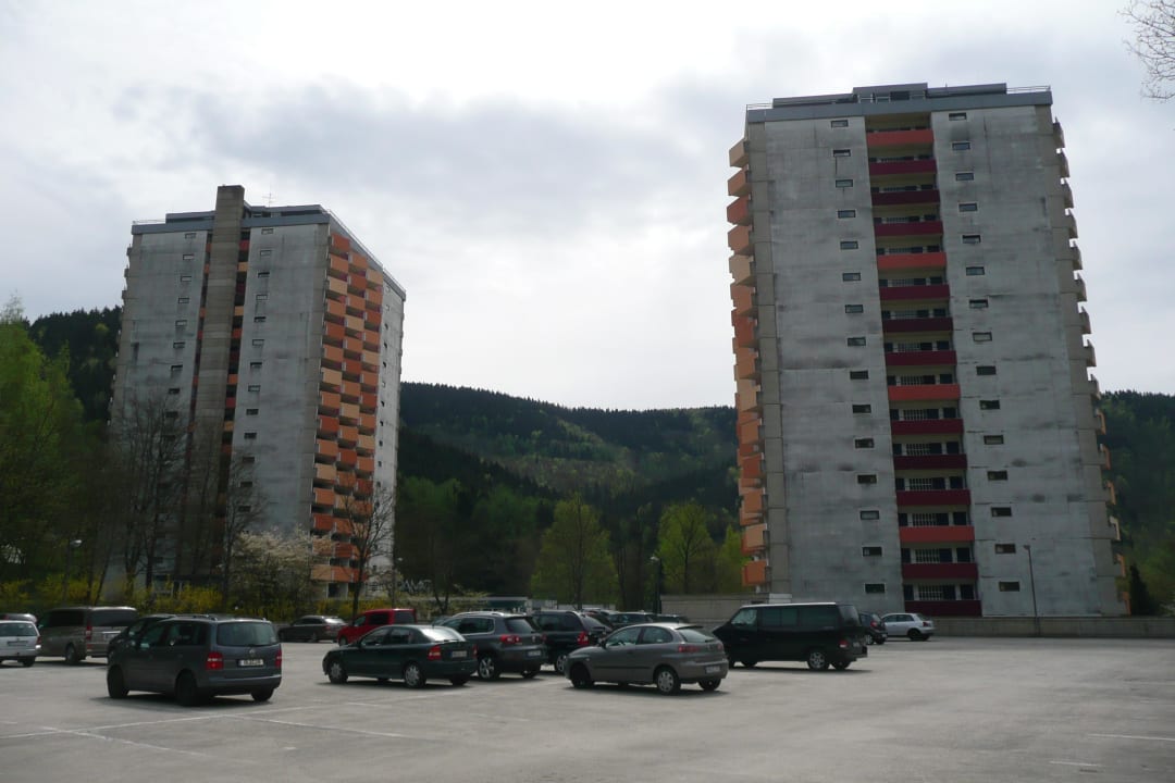 Parkdeck mit Blick aufs Hotel Panoramic - Ihr Apartmenthotel im Harz