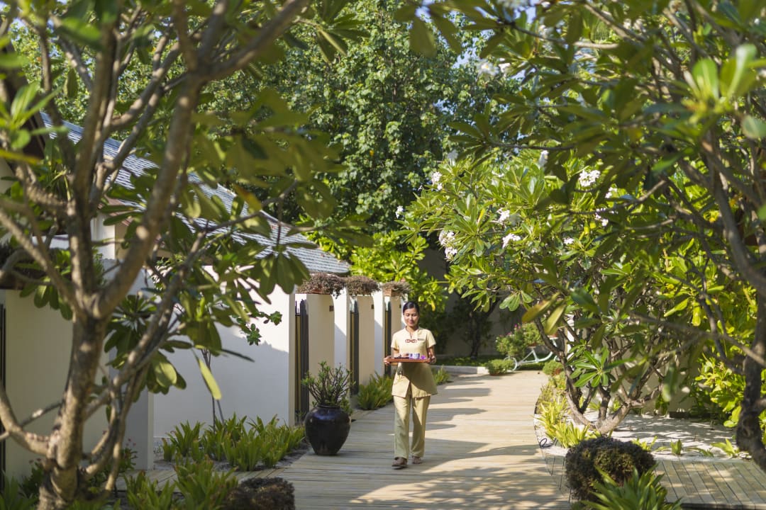 Gartenanlage Centara Ras Fushi Resort & Spa Maldives