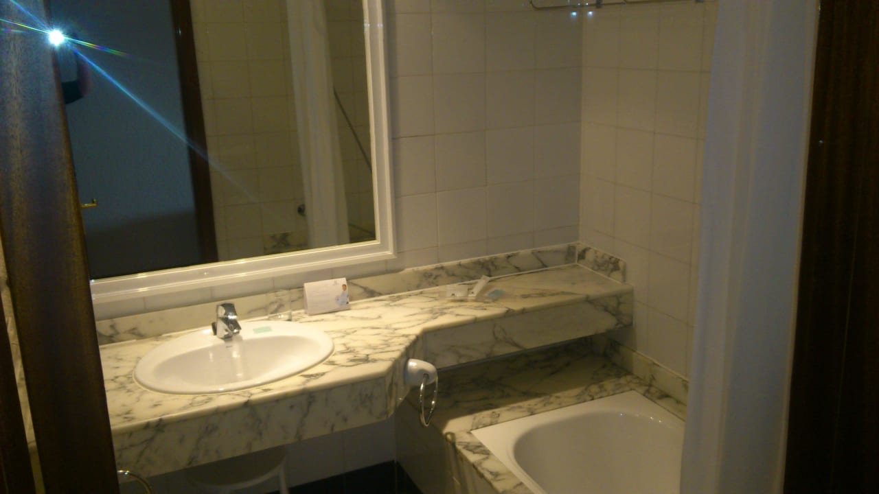 Badezimmer war ausreichend und sauber Hipotels La Geria