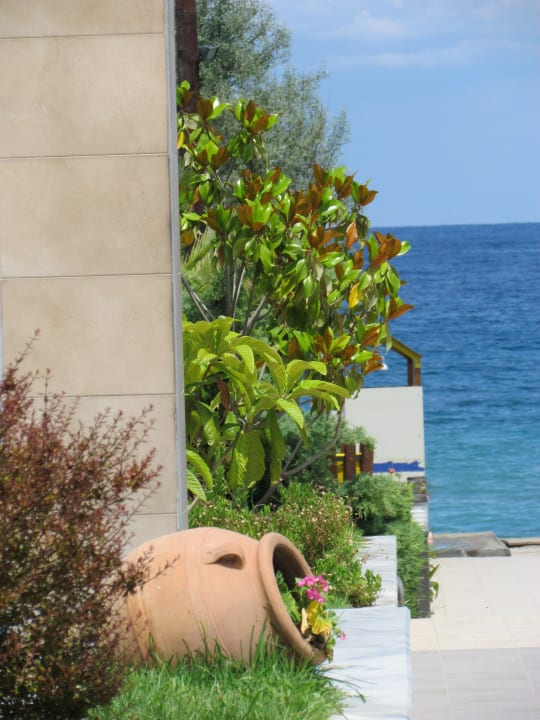 Auf dem Weg zum Strand alltoura Club Hotel Poseidon Palace