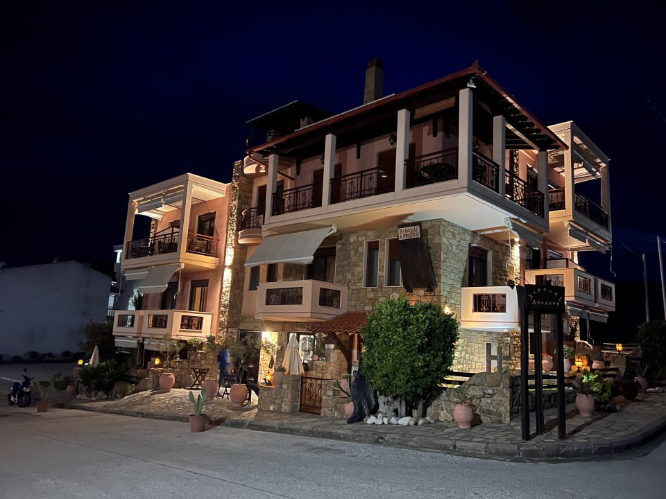 Außenansicht Apollon Xenonas Apparthotel