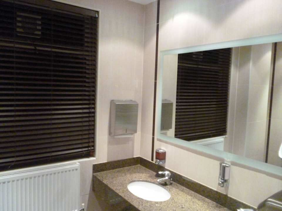 Ogólnodostępna toaleta Crowne Plaza London - Gatwick Airport